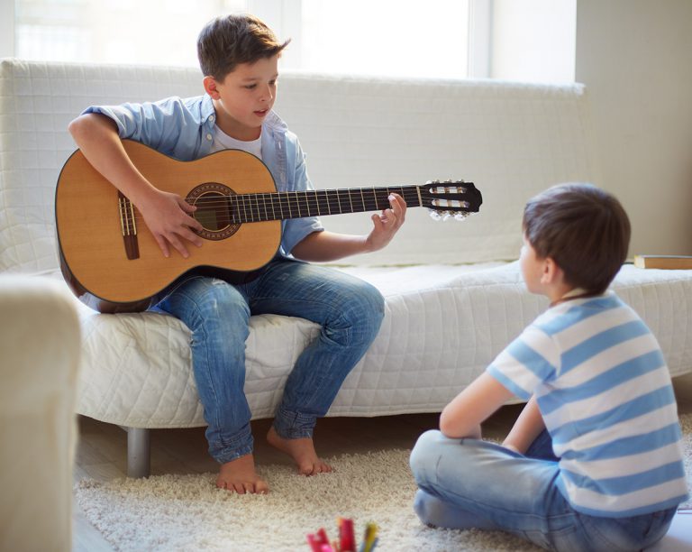 brothers-playing-guitar