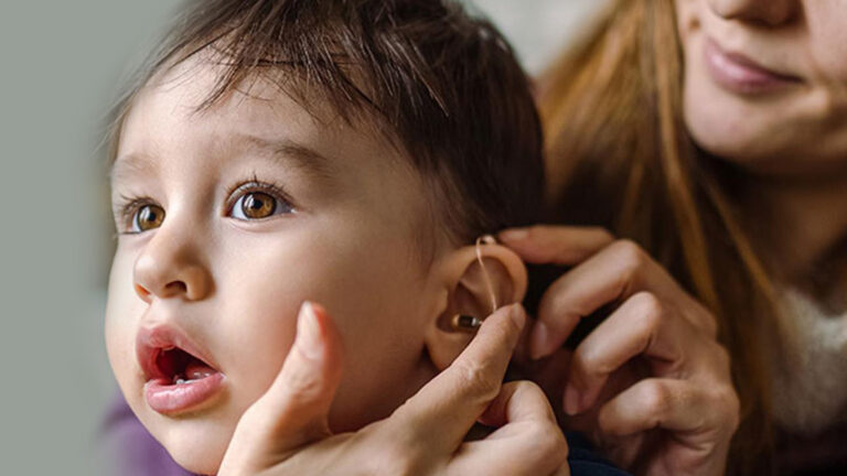 درمان-کم-شنوایی-کودکان-در-سمعک-ترنم